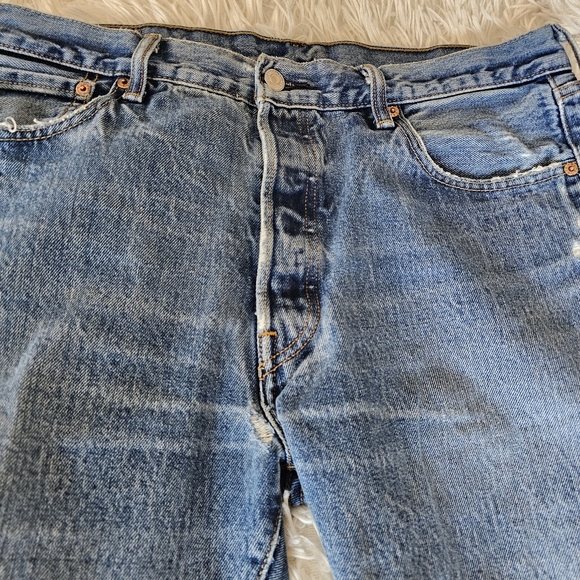 VINTAGE Distressed Levi's 501 Jeans - Picture 4 of 10
